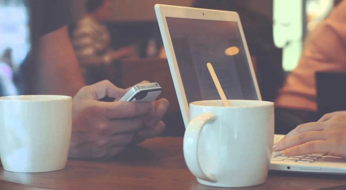 Wizualizacja automatycznej kategoryzacji wydatków przez system Wykysui
